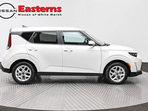 Used 2024 Kia Soul LX w/ Option Group 015 FWD image 4