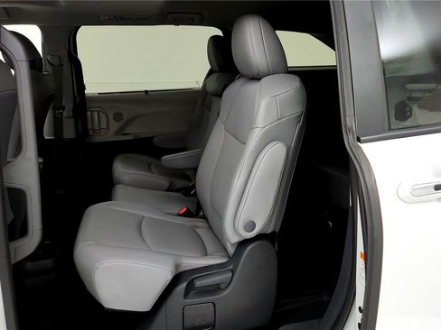 Certified 2024 Toyota Sienna XLE image 21