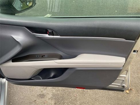 Used 2021 Toyota Camry SE image 35