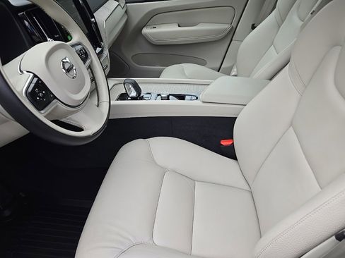 Certified 2023 Volvo XC60 B5 Plus w/ Protection Package Premier image 9