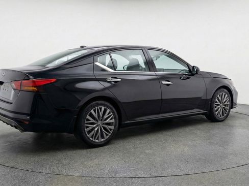 Used 2025 Nissan Altima 2.5 SV FWD image 9