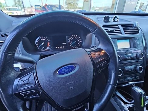 Used 2017 Ford Explorer XLT w/ Class II Trailer Tow Package AWD/4WD image 9