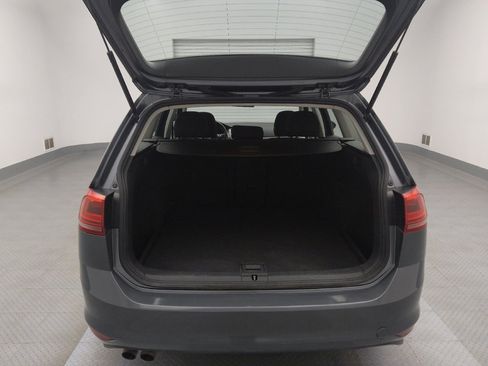 Used 2017 Volkswagen Golf S image 29