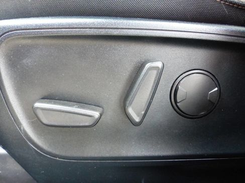 Used 2020 Ford Escape SE image 24