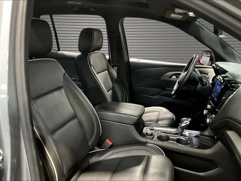 Used 2023 Chevrolet Traverse Premier FWD image 28