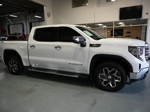Used 2022 GMC Sierra 1500 SLT w/ SLT Convenience Package image 4