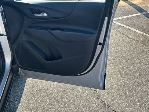 Used 2021 Chevrolet Equinox LT image 14