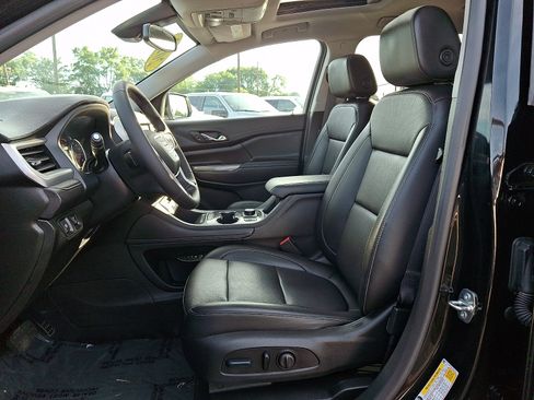 Used 2023 GMC Acadia SLT w/ LPO, Floor Liner Package FWD image 13