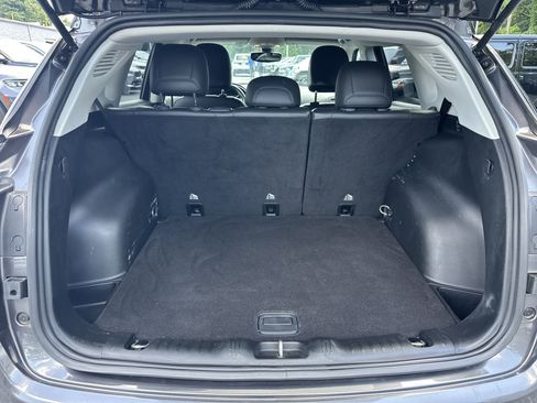 Used 2018 Jeep Compass Latitude w/ Popular Equipment Group FWD image 21
