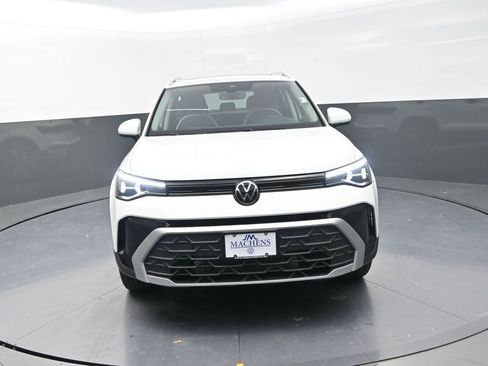 New 2026 Volkswagen Taos SE image 2