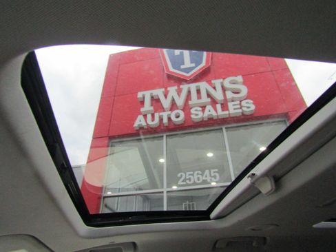 Used 2018 Chevrolet Traverse High Country image 25