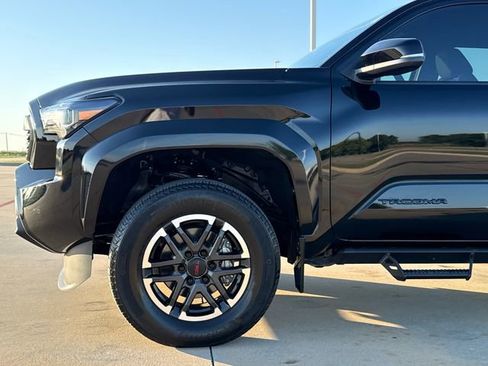 Used 2024 Toyota Tacoma TRD Sport w/ TRD Sport Upgrade Package AWD/4WD image 5