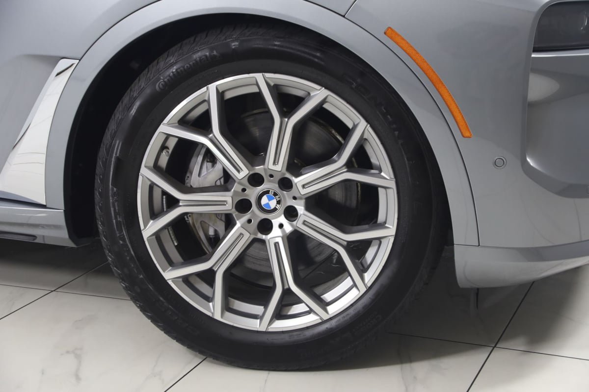 Used 2024 BMW X7 xDrive40i AWD/4WD image 19
