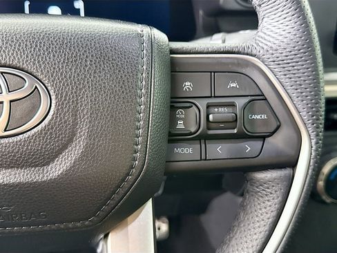 Used 2025 Toyota Tacoma TRD Sport AWD/4WD image 12