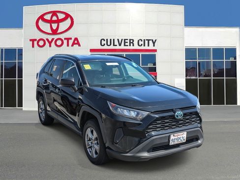 Used 2022 Toyota RAV4 LE AWD/4WD image 1