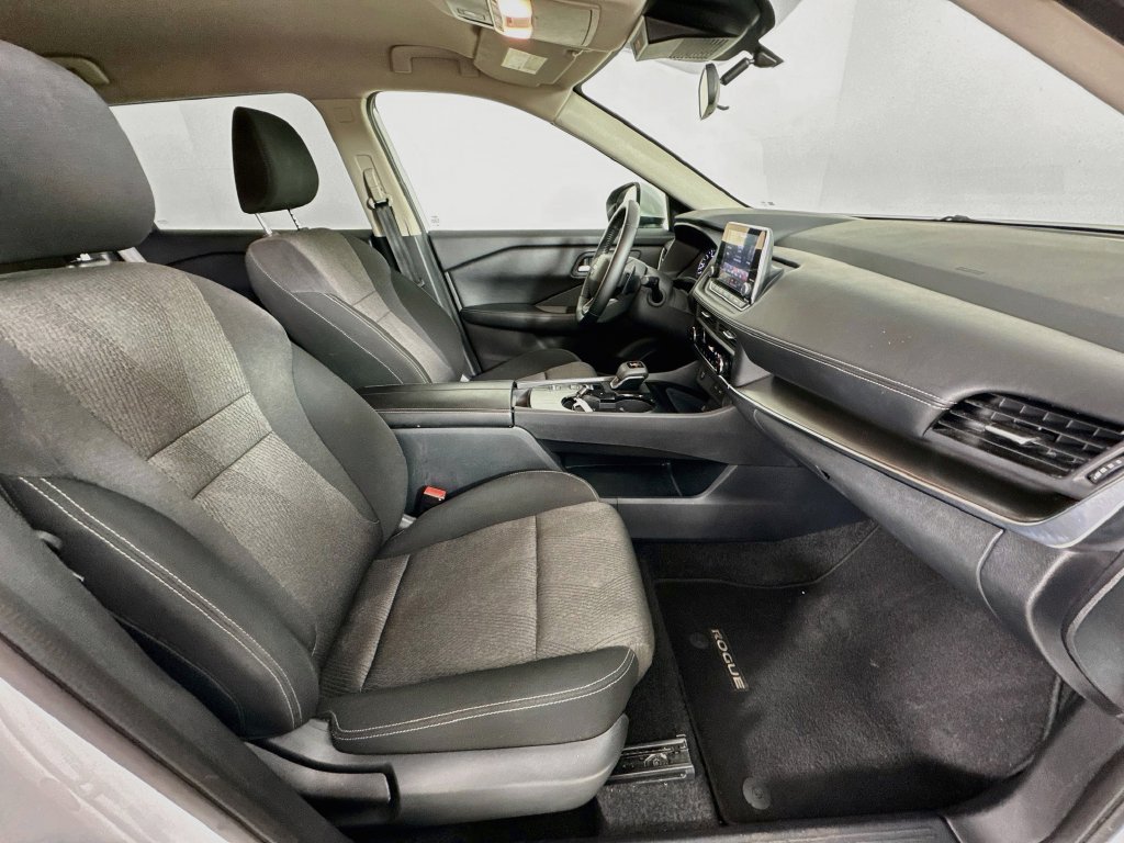 Used 2025 Nissan Rogue SV FWD image 32
