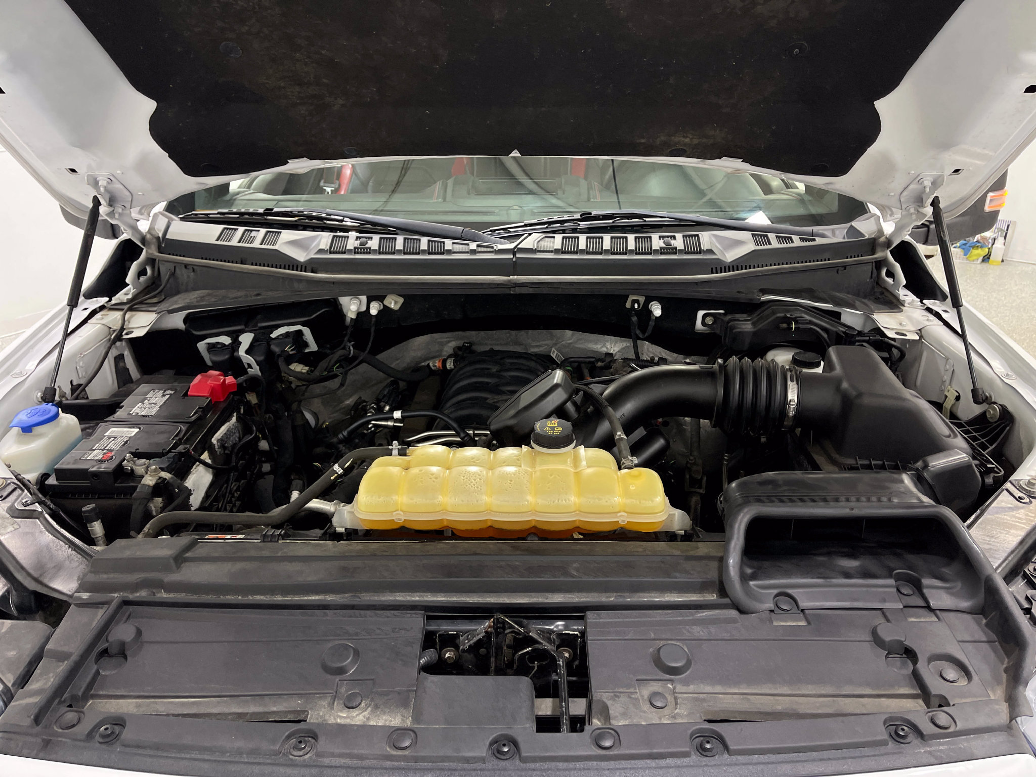 Used 2018 Ford F150 Lariat w/ Equipment Group 502A Luxury AWD/4WD image 26