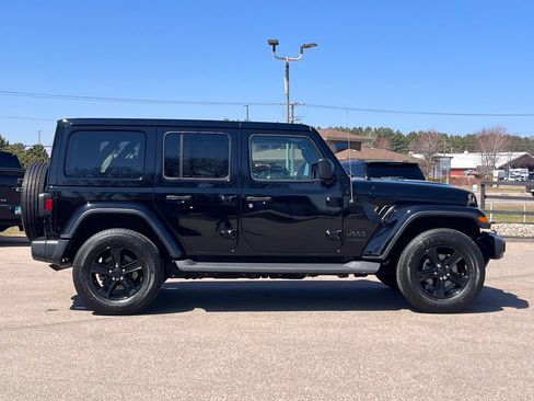 Used 2020 Jeep Wrangler Unlimited Sahara image 9