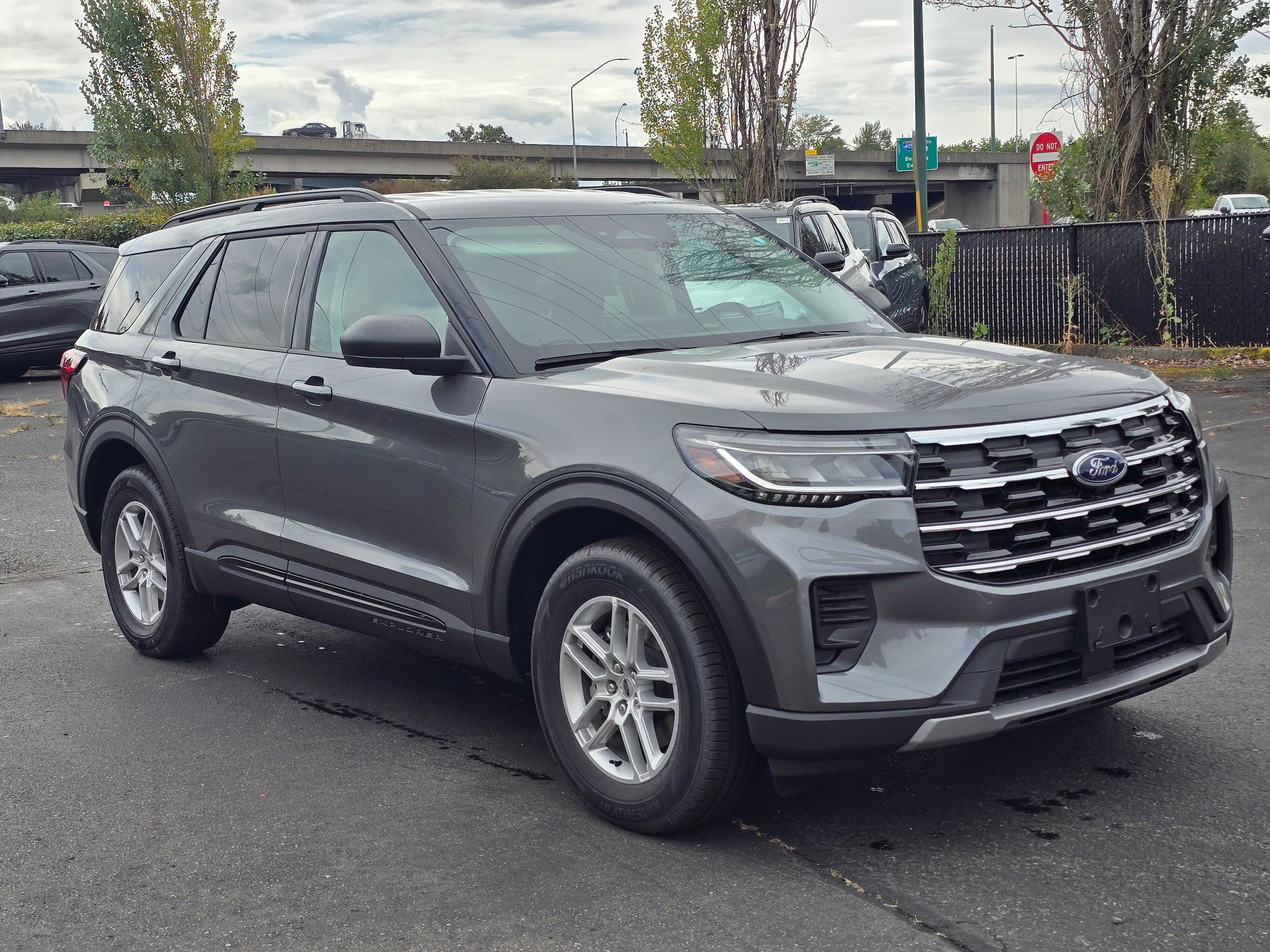 New 2026 Ford Explorer Active AWD/4WD image 3
