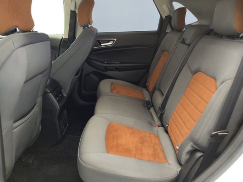 Used 2018 Ford Edge SEL w/ Equipment Group 201A AWD/4WD image 18
