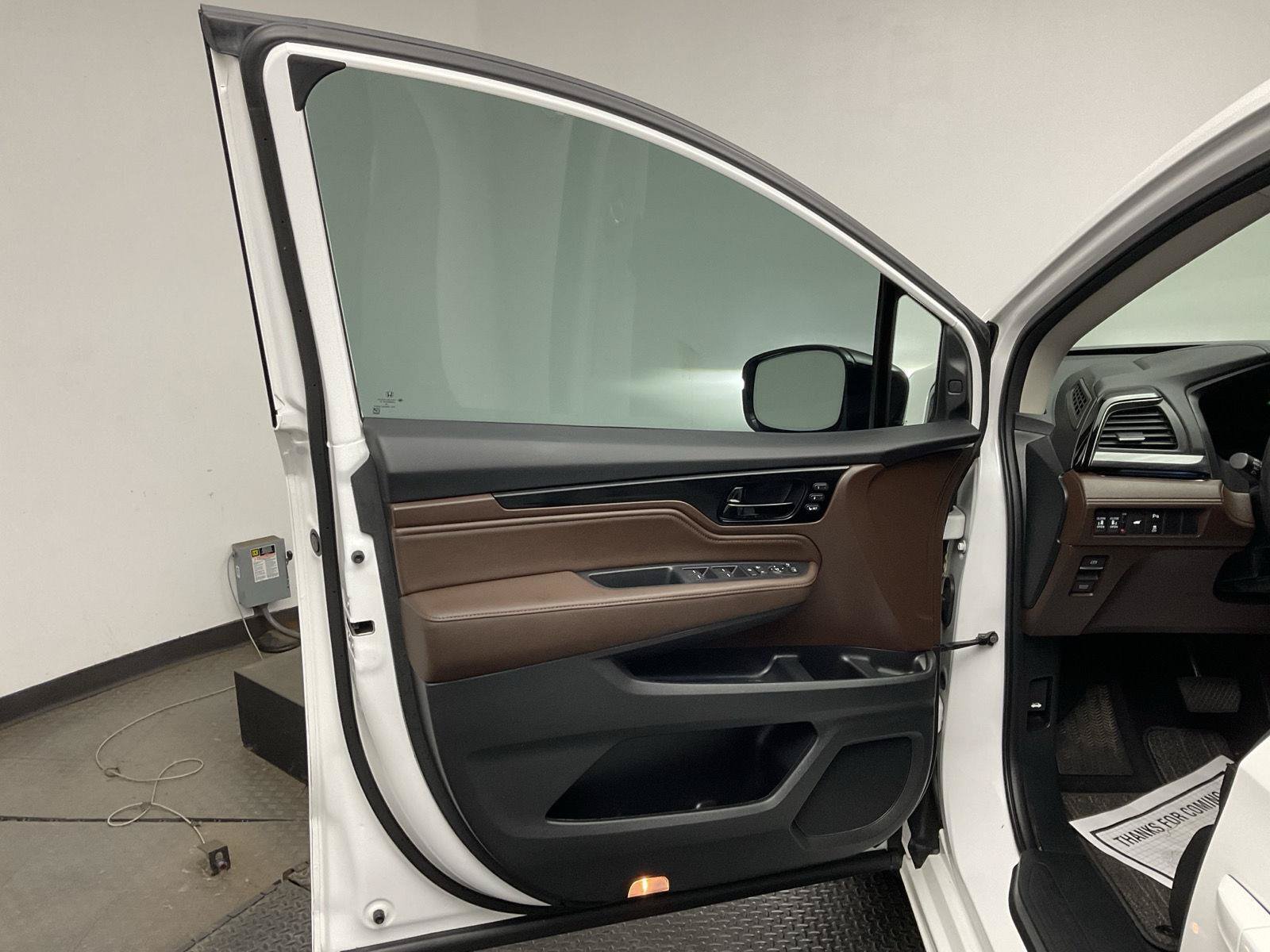 Used 2025 Honda Odyssey Elite image 9