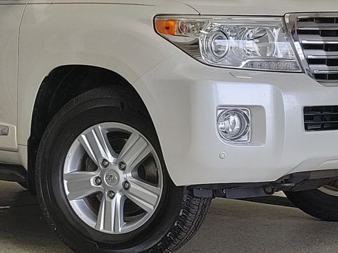 Used 2014 Toyota Land Cruiser image 2