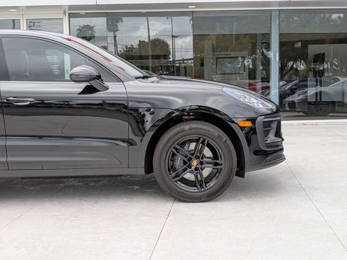 Certified 2025 Porsche Macan image 11