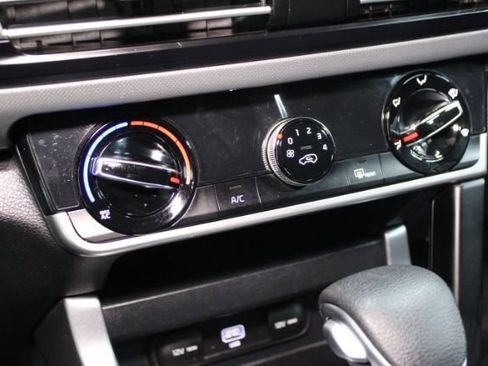 Used 2021 Kia Seltos LX image 17