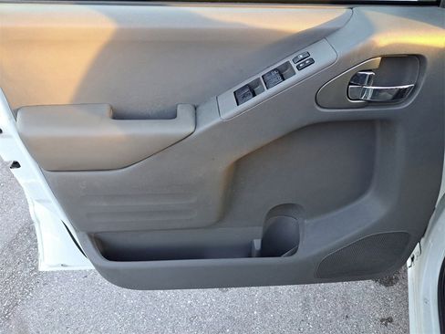 Certified 2021 Nissan Frontier SV image 15