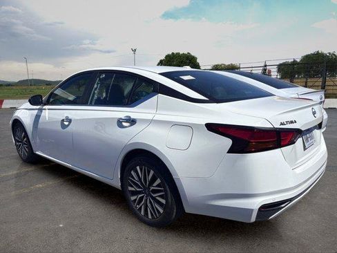 Used 2025 Nissan Altima 2.5 SV FWD image 4