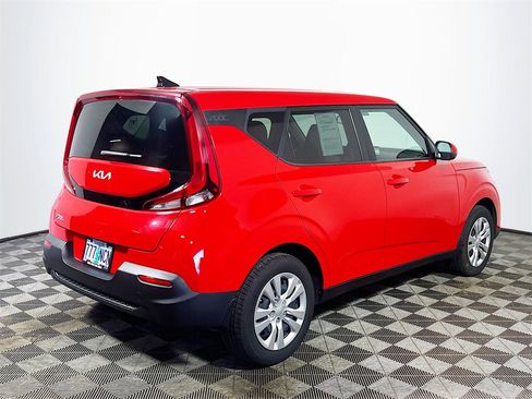 Used 2022 Kia Soul LX image 8