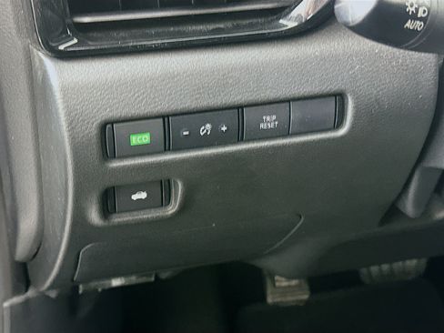 Used 2025 Nissan Sentra SV FWD image 16