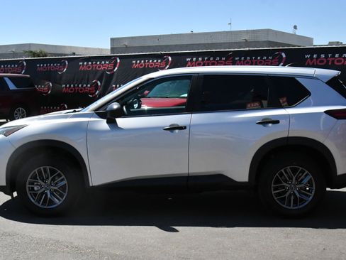 Used 2024 Nissan Rogue S FWD image 4