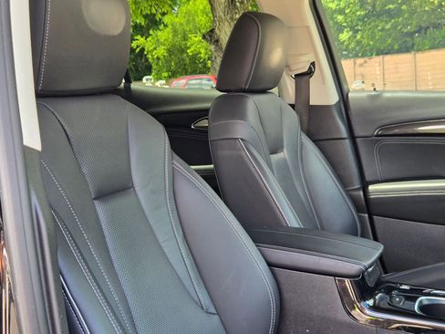 Used 2023 Buick Envision Essence AWD/4WD image 30