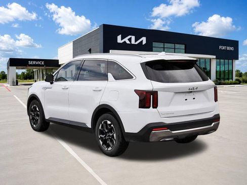 Used 2026 Kia Sorento S w/ S Panoramic Sunroof Package FWD image 7