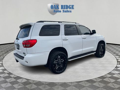 Used 2016 Toyota Sequoia Limited w/ Safety & Convenience Package image 5