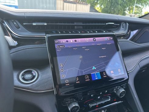 Used 2022 Jeep Grand Cherokee Overland w/ Advanced Protech Group III image 13