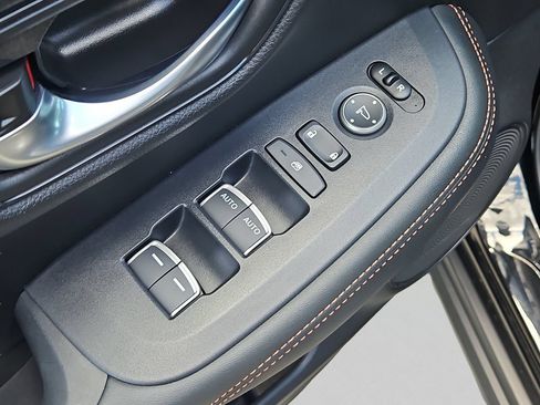 Certified 2025 Honda HR-V Sport image 24