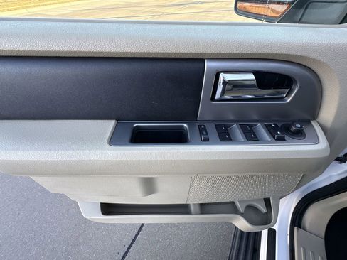 Used 2015 Ford Expedition EL XLT w/ Equipment Group 202A image 21