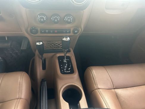 Used 2012 Jeep Wrangler Rubicon w/ PWR Convenience Group AWD/4WD image 10