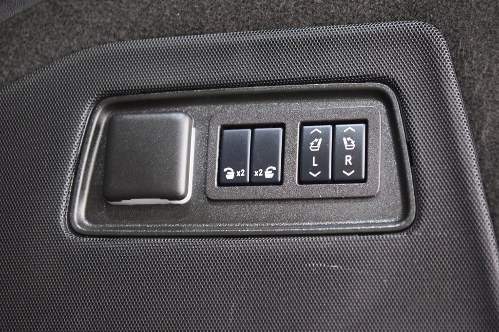 Used 2024 Cadillac Escalade Sport w/ Touring Package AWD/4WD image 26
