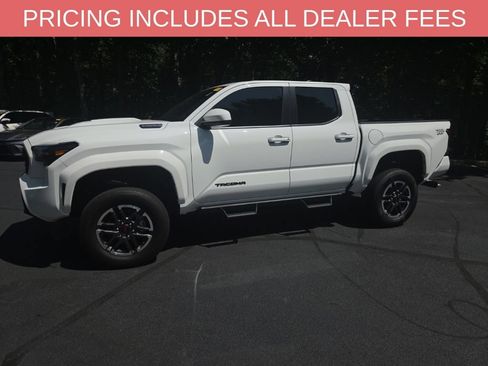 Used 2025 Toyota Tacoma TRD Sport AWD/4WD image 1