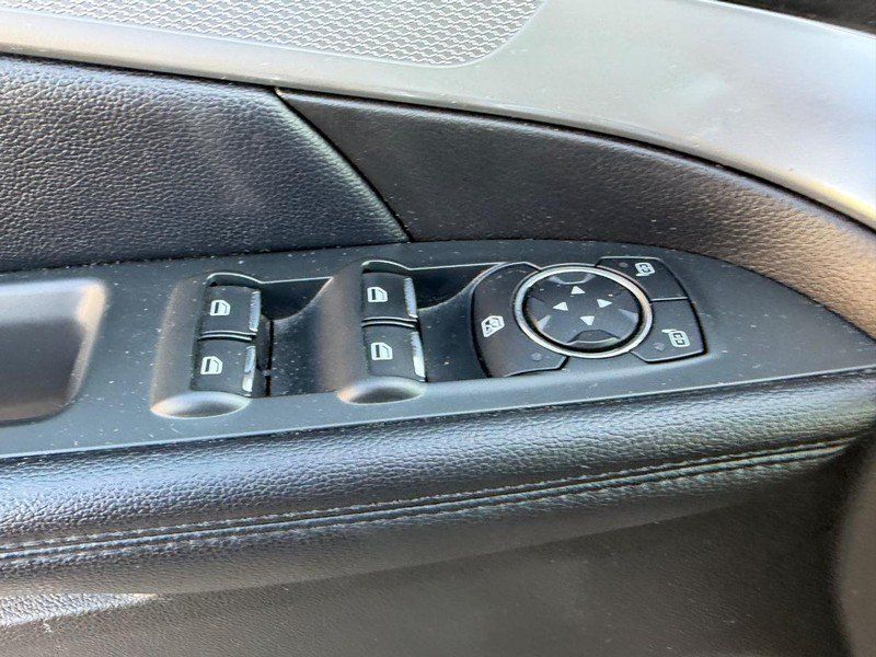 Used 2017 Ford Explorer XLT FWD image 18