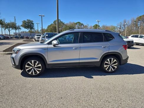 Used 2024 Volkswagen Taos SE image 5