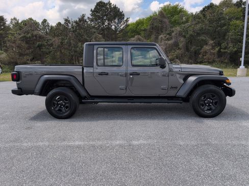 Used 2024 Jeep Gladiator Sport AWD/4WD image 10