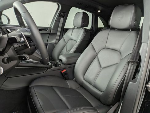 Used 2026 Porsche Macan AWD/4WD image 5