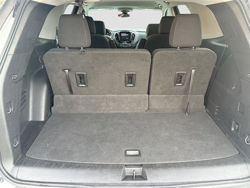 Used 2020 Chevrolet Traverse LT image 25