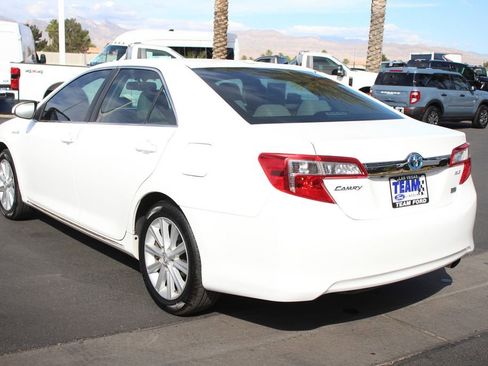 Used 2014 Toyota Camry XLE w/ Leather Package FWD image 5