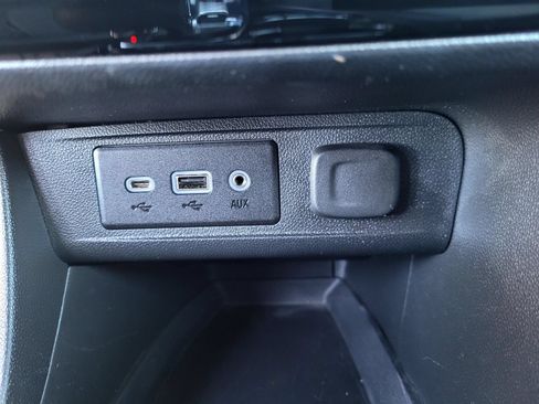 Used 2022 Buick Encore GX Preferred w/ Sport Touring Package FWD image 24