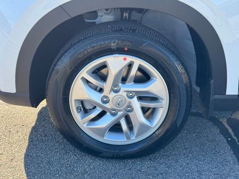 New 2026 Hyundai Venue SE image 9